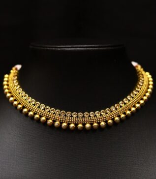 Tarini Close-Neck Set