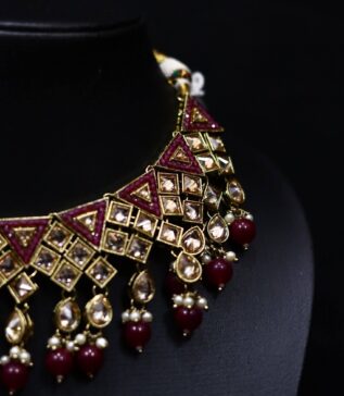 Agnikaasya Necklace Set